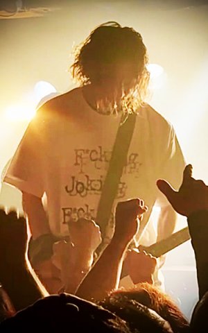 画像1: THE BOMB TEE