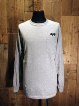 画像: AA= PIG EMBROIDERY POCKET LONG SLEEVE TEE (GY)